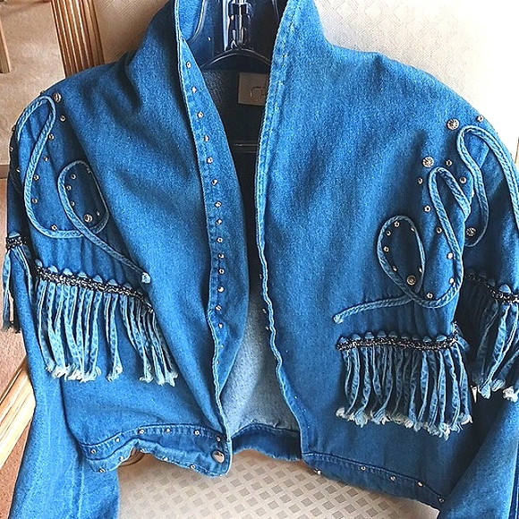 Women's Vintage denim jacket w/metal stud detailed, frayed fringes design/NEW - Picture 9 of 13